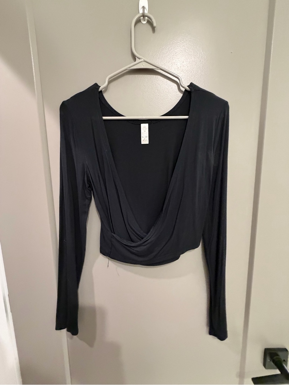 aerie Black Long-Sleeve Draped V-Neck Crop Top